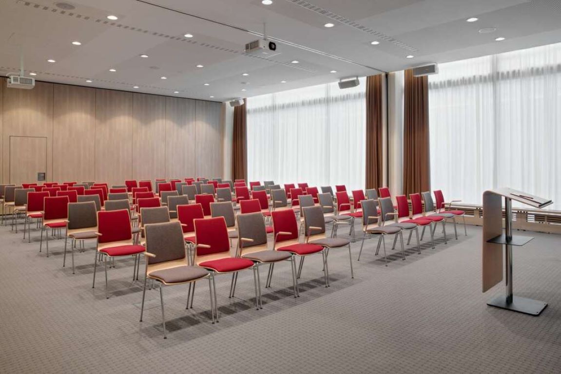 IntercityHotel Frankfurt Hauptbahnhof Sud-Kongresna sala.jpg
