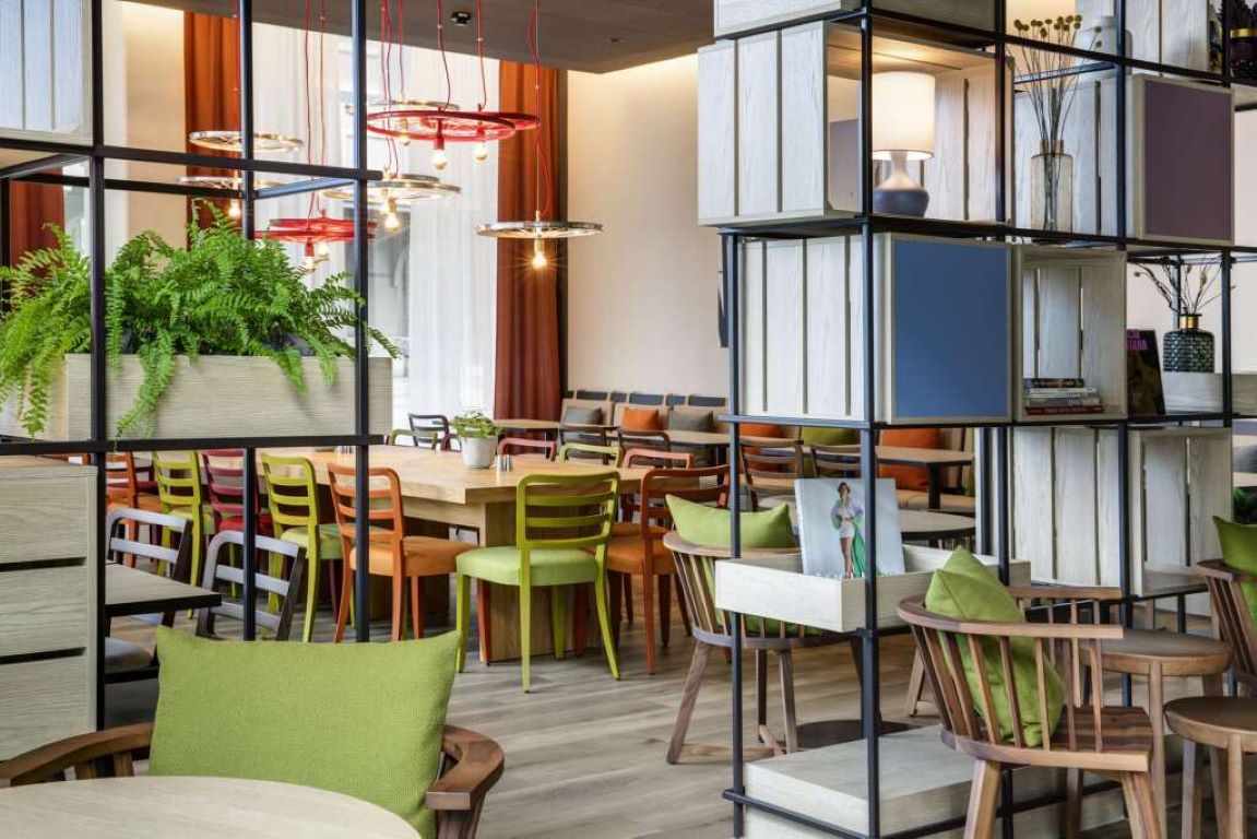 IntercityHotel Frankfurt Hauptbahnhof Sud-Restoran.jpg