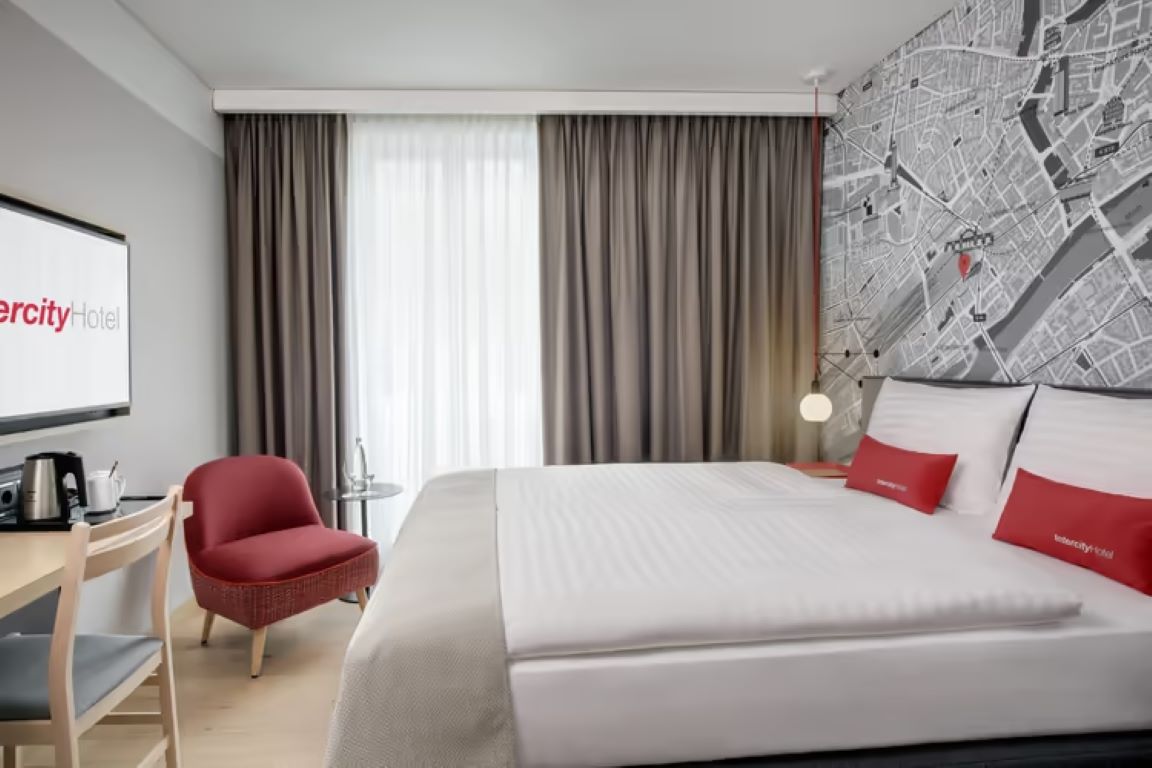 IntercityHotel Frankfurt Hauptbahnhof Sud-Superior soba.jpg