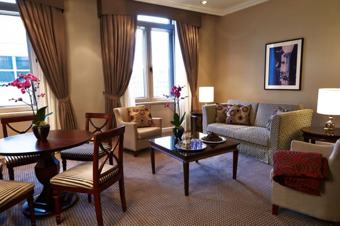 Steigenberger Icon Frankfurter Hof-Executive suite.jpg