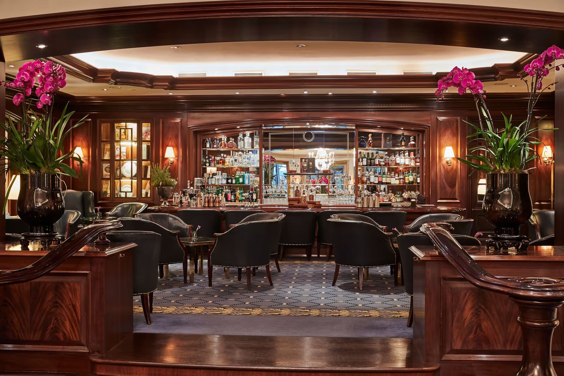 Steigenberger Icon Frankfurter Hof-Lobby bar.jpg