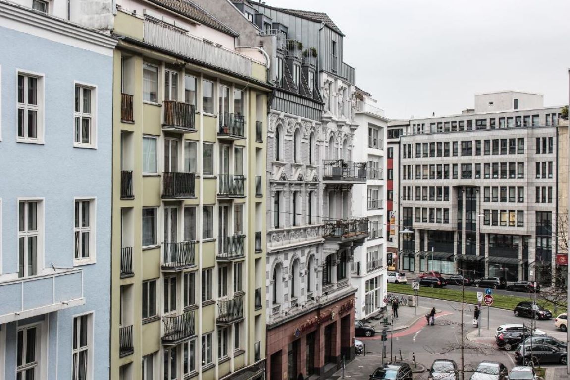 Rugs Hotel Dusseldorf-Hotel spolja.jpg