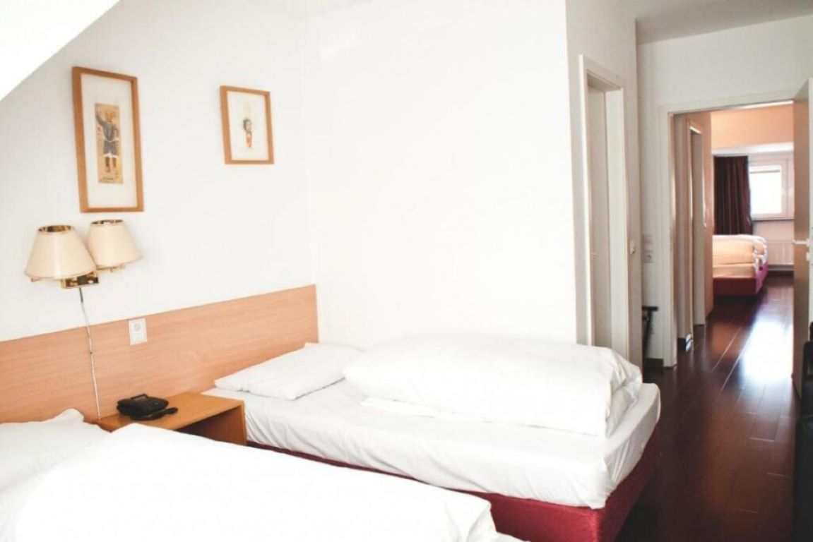Rugs Hotel Dusseldorf-Porodicna soba.jpg