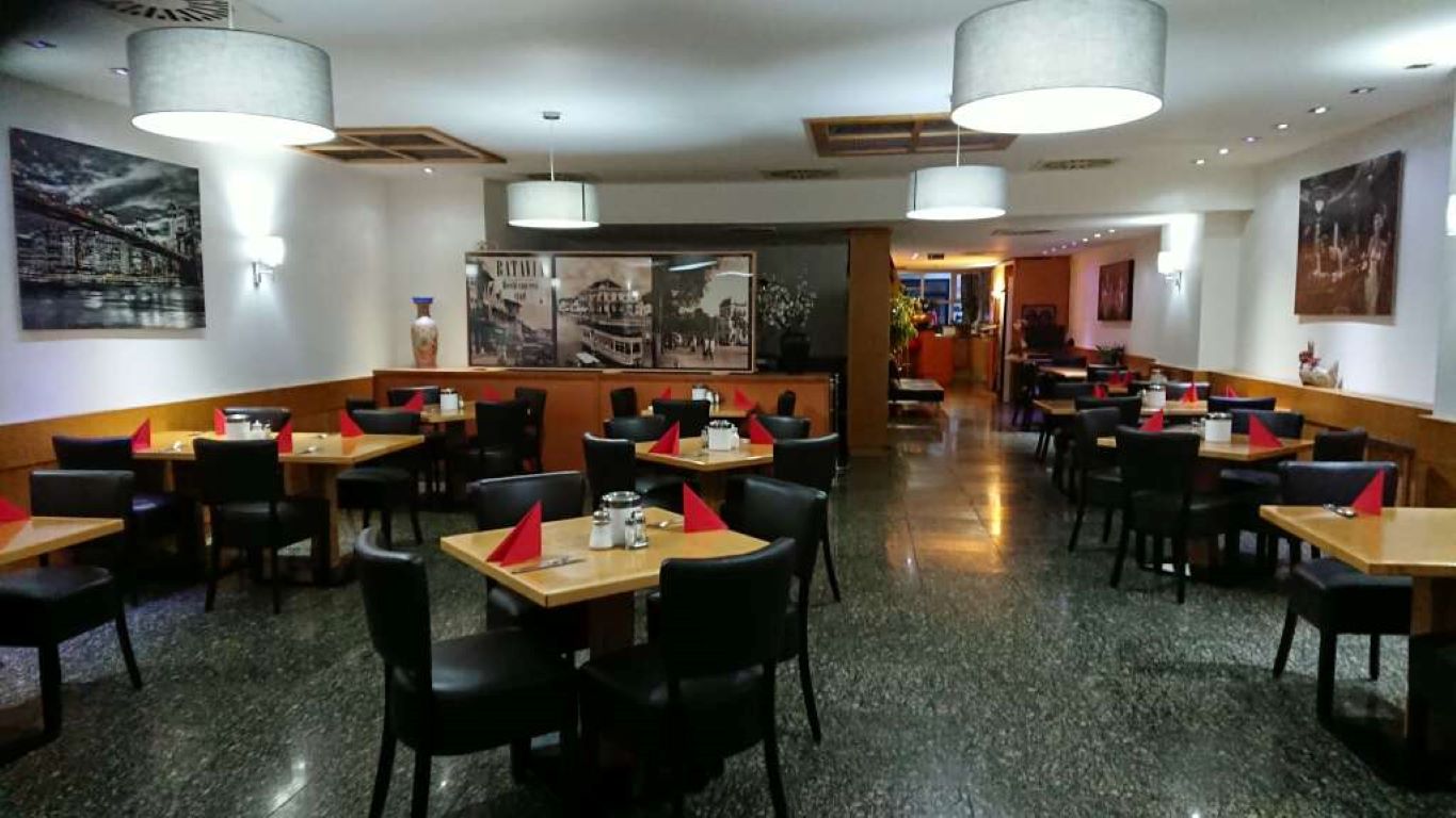 Rugs Hotel Dusseldorf-Restoran.jpg