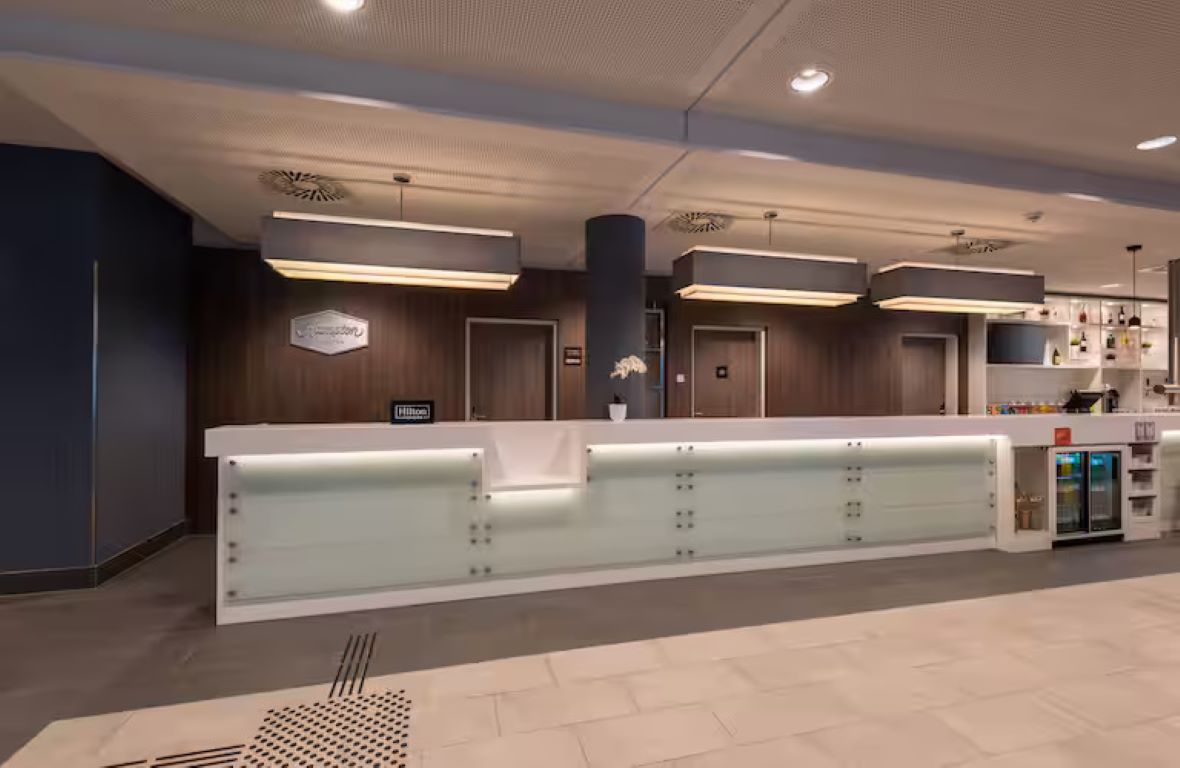 Hampton by Hilton Dusseldorf City Centre-Recepcija.jpg