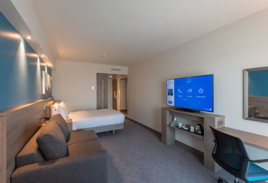Hampton by Hilton Dusseldorf City Centre-Standardna soba sa sofom na razvlacenje.jpg