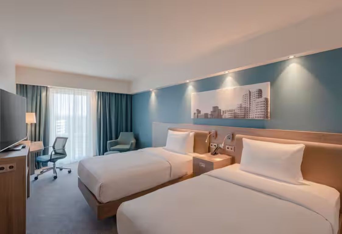 Hampton by Hilton Dusseldorf City Centre-Standardna soba.jpg
