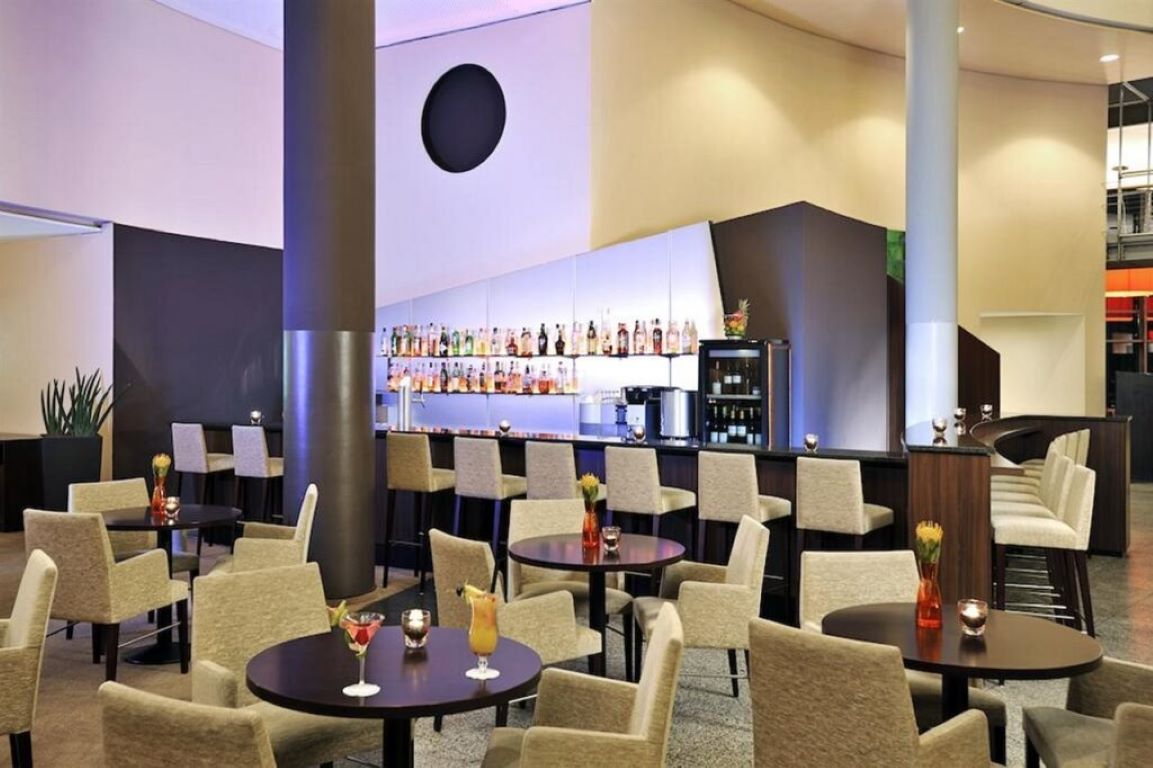NH Dusseldorf CIty-Bar.jpg