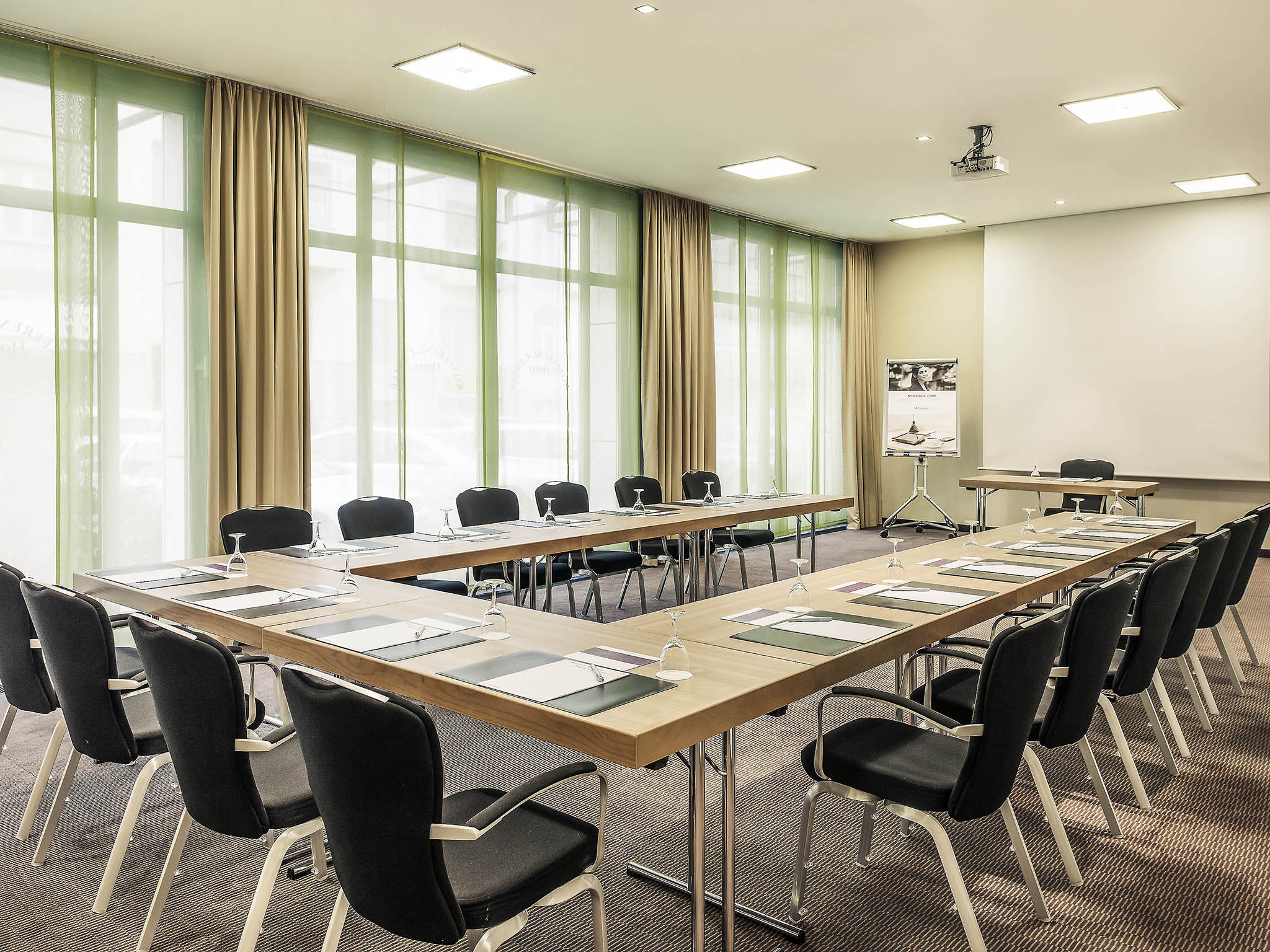 Mercure Dusseldorf City Center-Sala za sastanke.jpg
