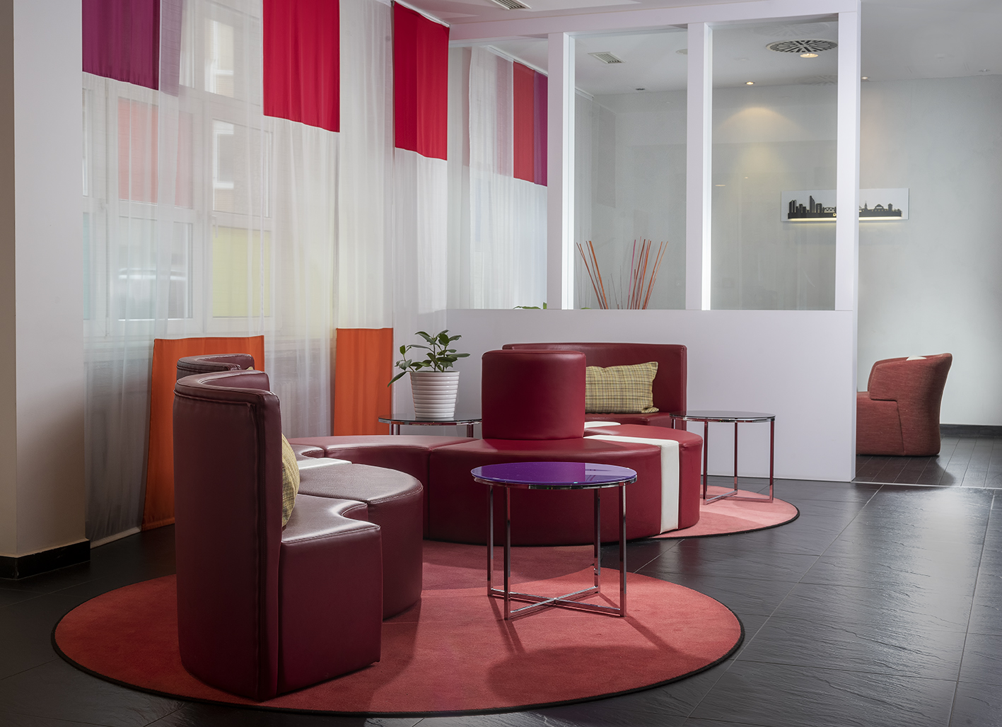 Wyndham Garden Dusseldorf City Centre Konigsallee-Lobby.jpg