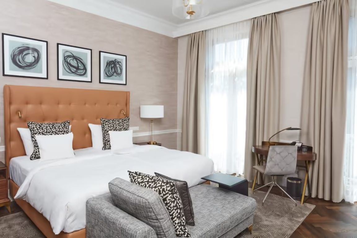 Steigenberger Icon Parkhotel Dusseldorf-Deluxe soba.jpg