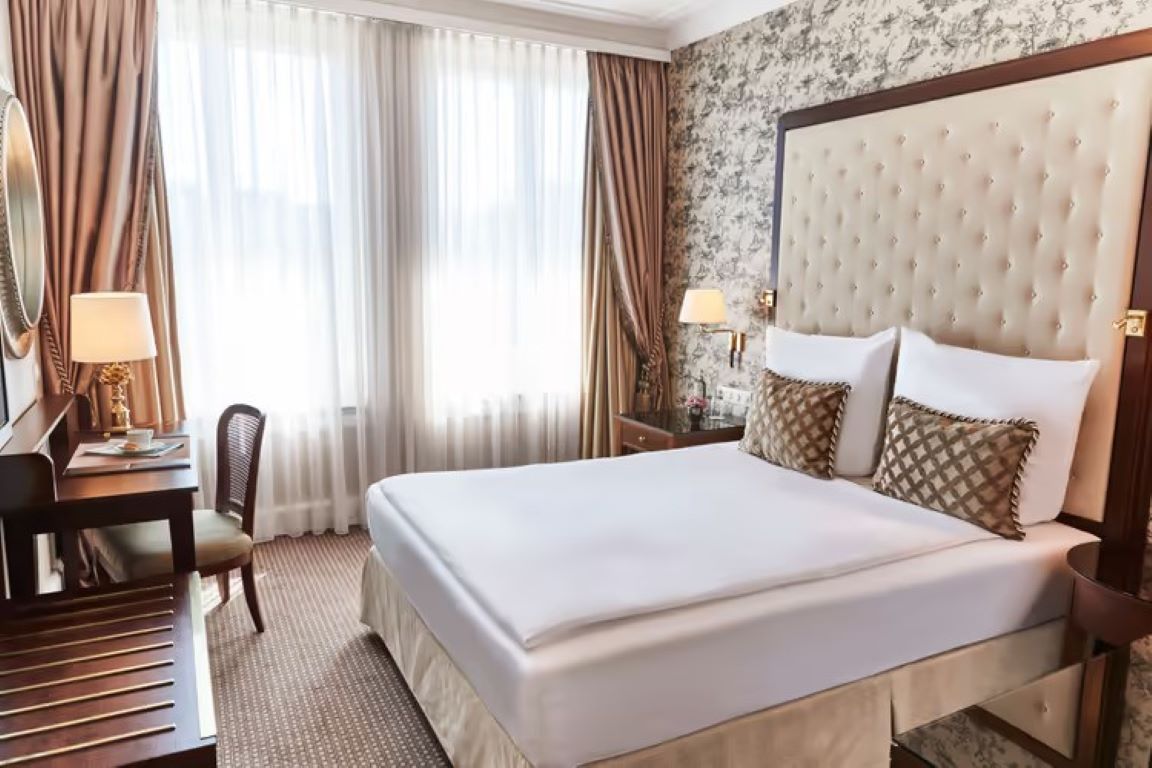 Steigenberger Icon Parkhotel Dusseldorf-Superior soba.jpg