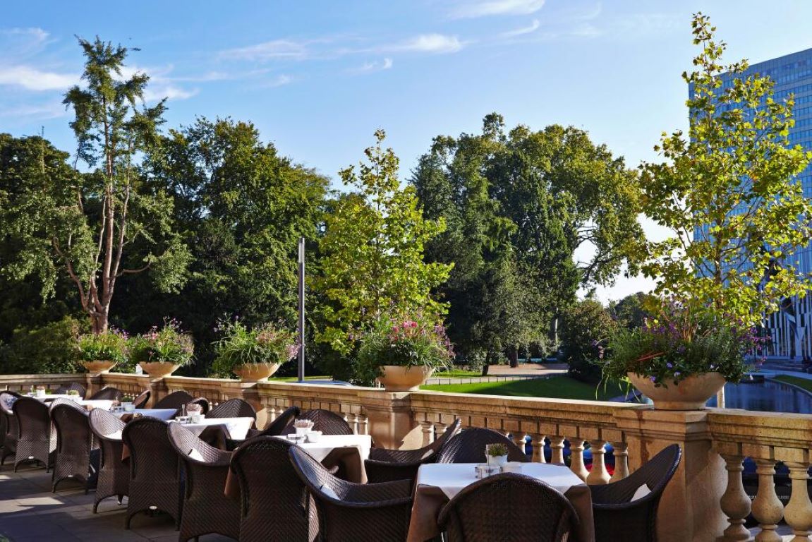 Steigenberger Icon Parkhotel Dusseldorf-Terasa .jpg