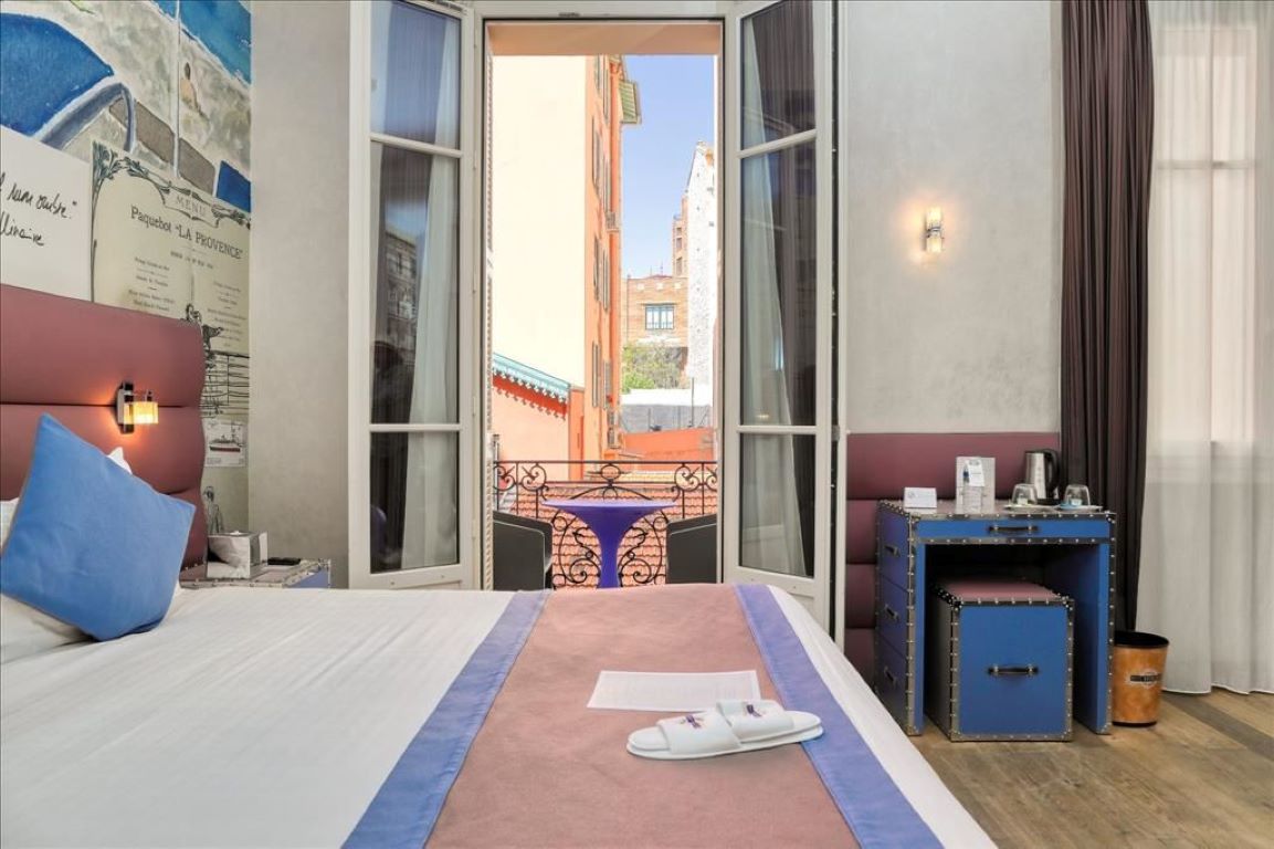Hotel Excelsior by HappyCulture-Deluxe soba.jpg