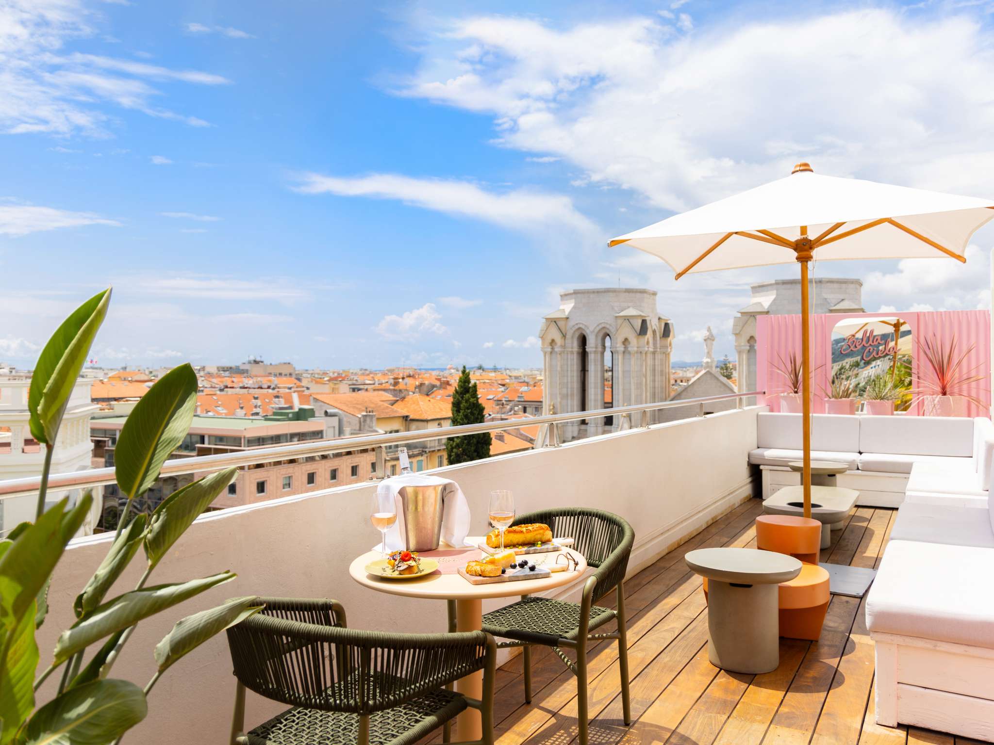 Mercure Nice Centre Notre Dame-Terasa bara.jpg