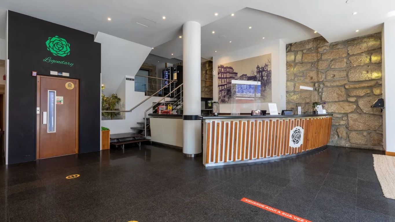 Legendary Porto Hotel-Recepcija.jpg