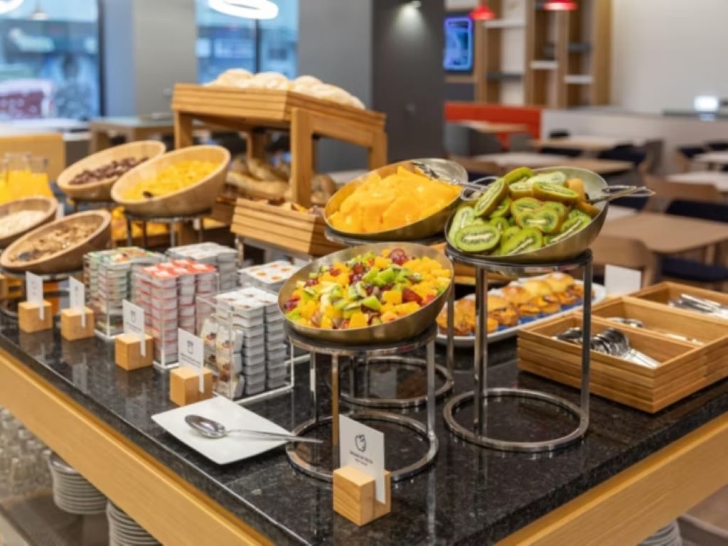 Holiday Inn Express Porto City Center-Dorucak.jpg