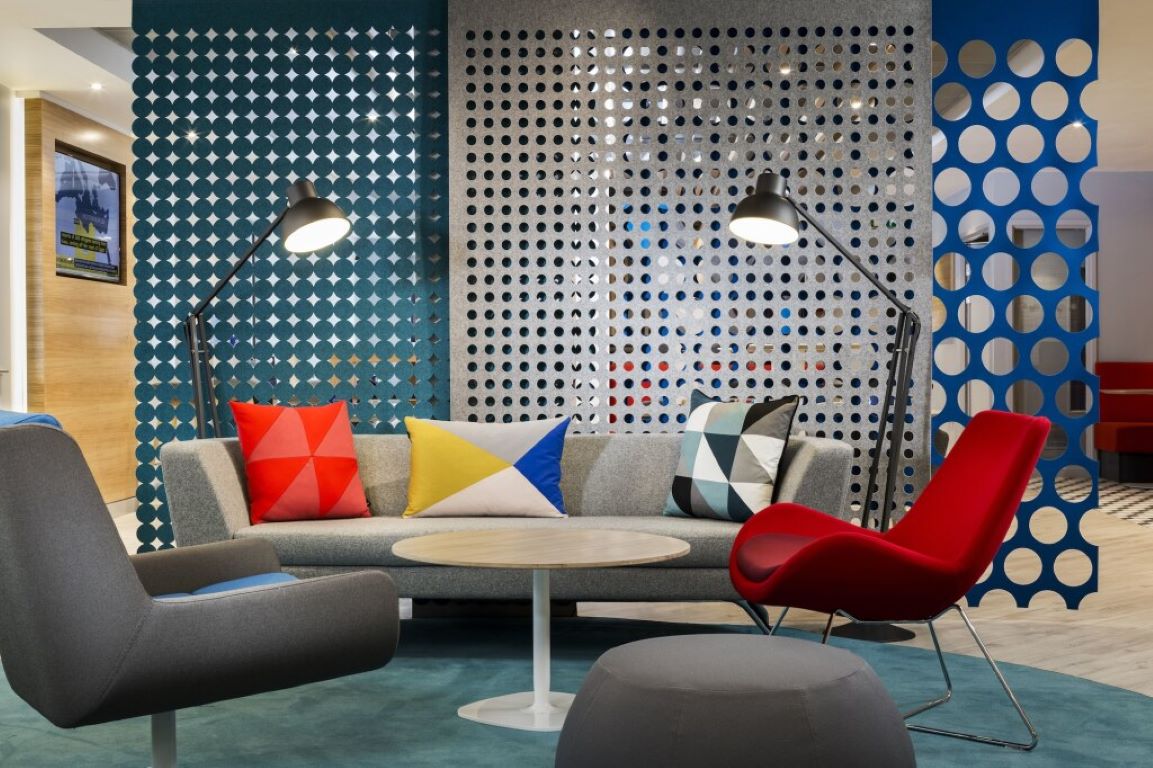 Holiday Inn Express Porto City Center-Lobby.jpg