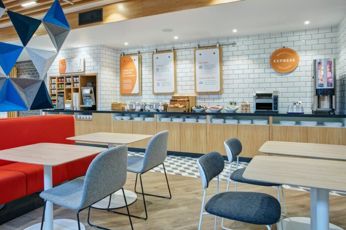 Holiday Inn Express Porto City Center-Restoran.jpg