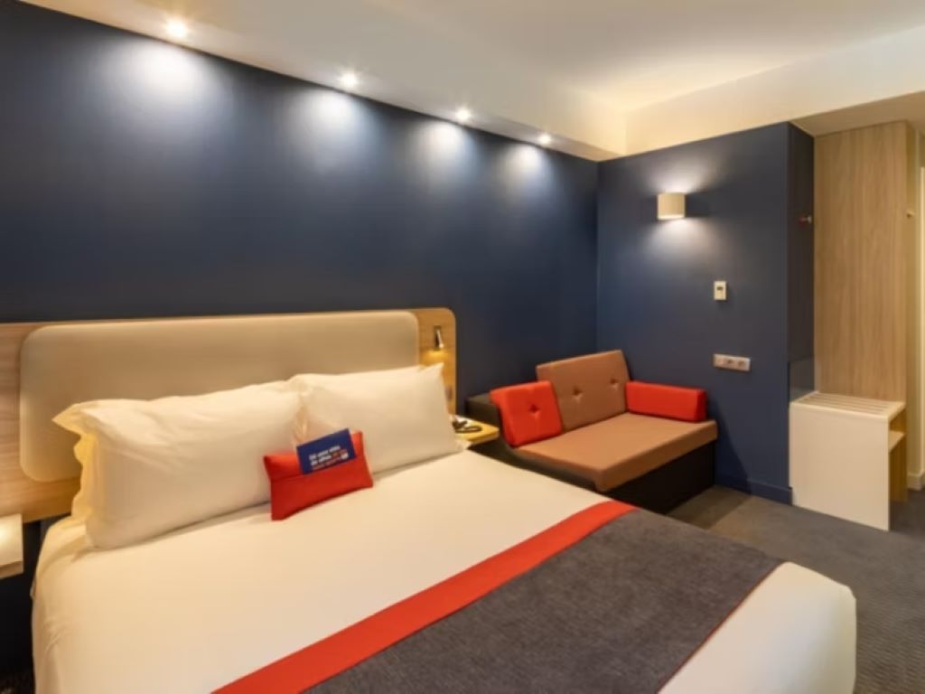 Holiday Inn Express Porto City Center-Standardna soba sa sofom.jpg