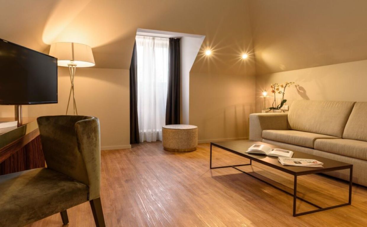 Exe Almada Porto-Junior suite.jpg