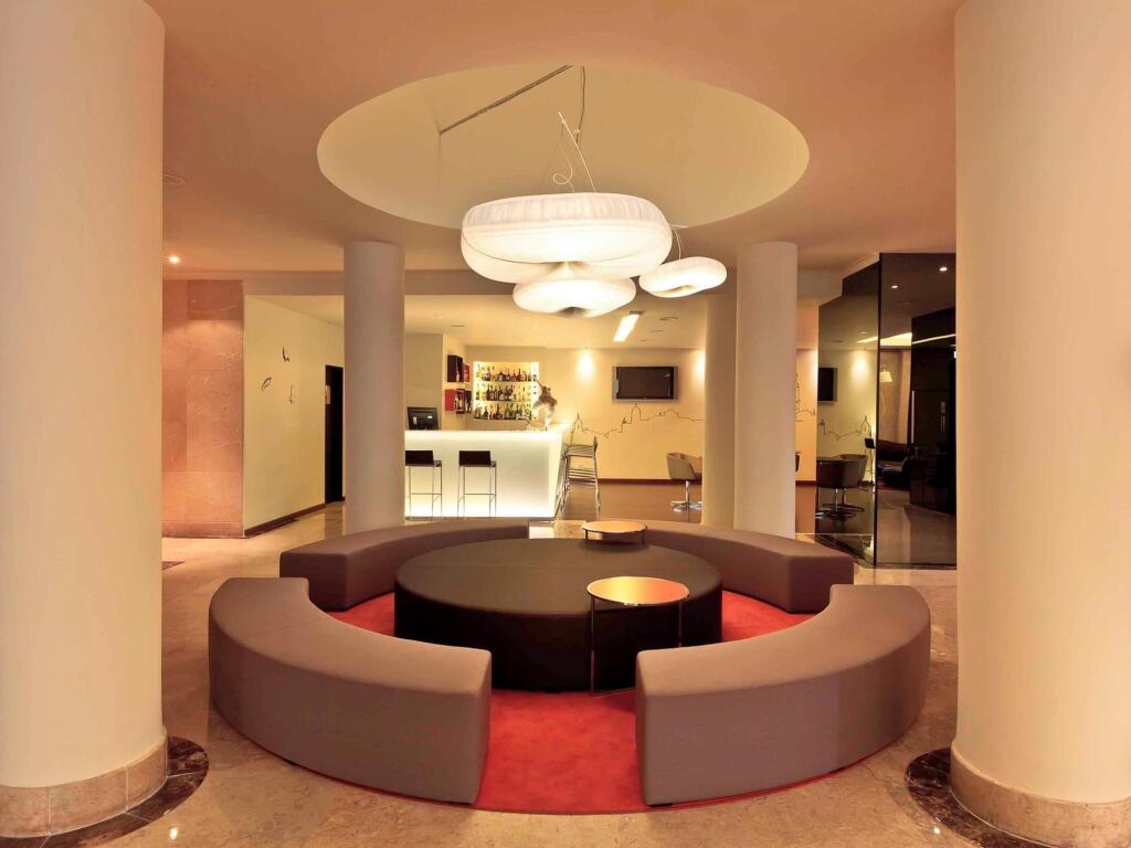 Mercure Porto Centro Santa Catarina-Lobby.jpeg