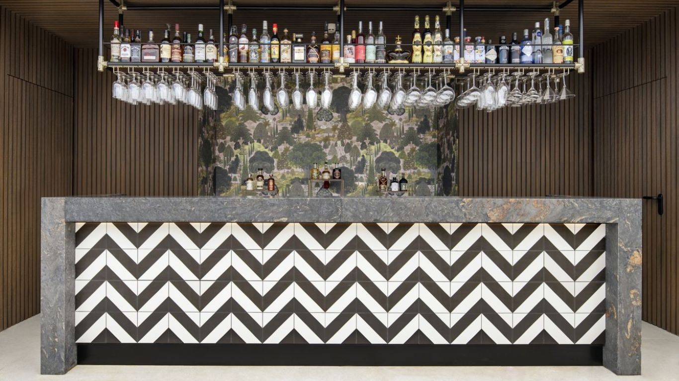 Renaissance Porto Lapa Hotel-Bar na krovu hotela.jpg