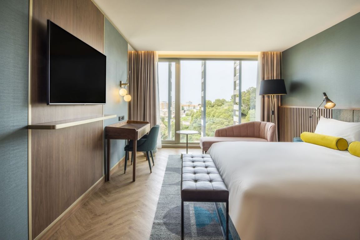 Renaissance Porto Lapa Hotel-Deluxe soba pogled basta.jpg