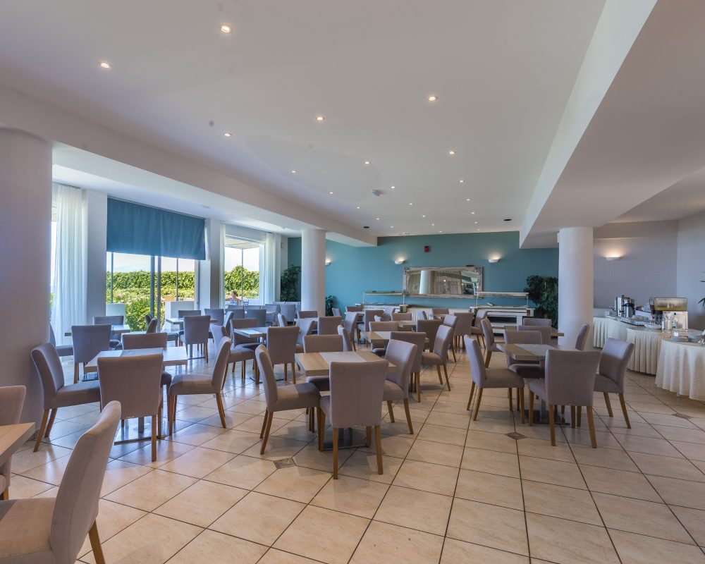 Niforeika Beach hotel sala za dorucak.jpg