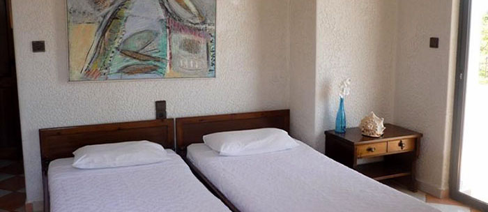 Hotel Niko twin beds.jpg