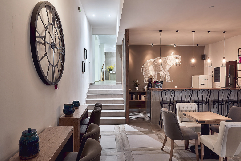 Glavas Inn Hotel bar