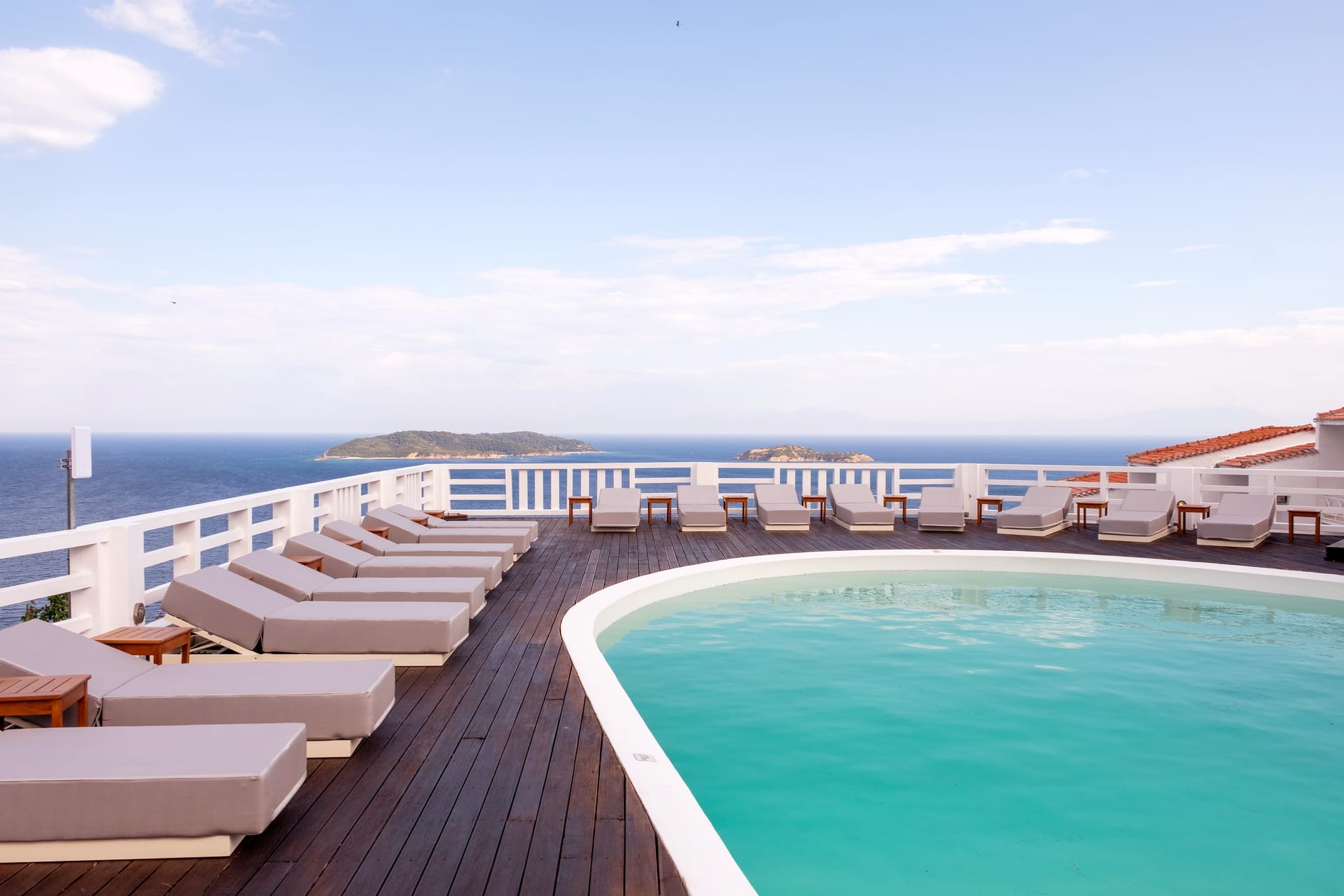 Oniro Skiathos terasa bazena