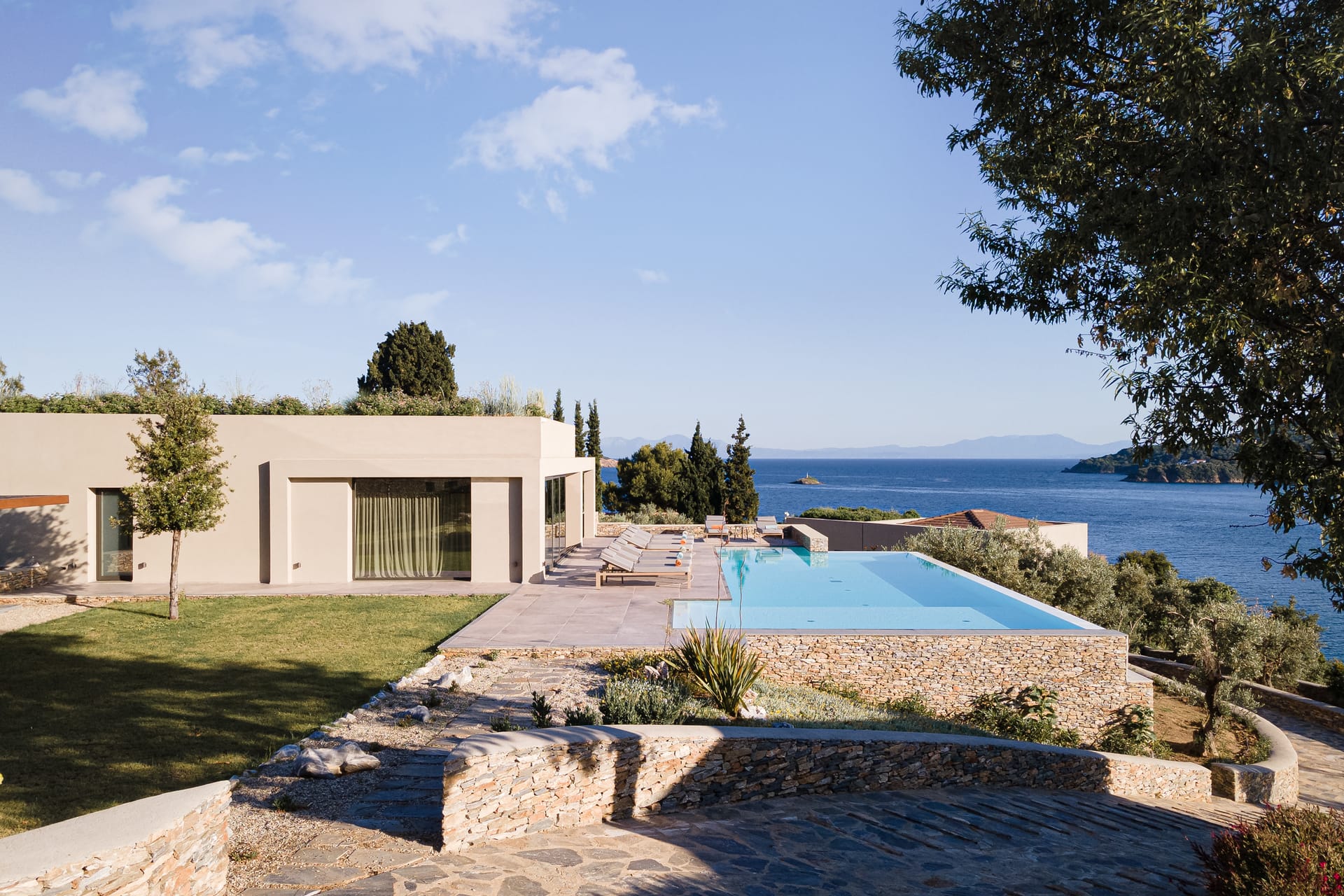 Pelagoon Skiathos vila sa bazenom