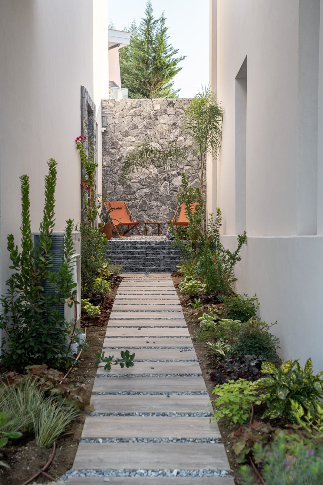 Tiara Holidays - Alicanto Luxury Villas - yard