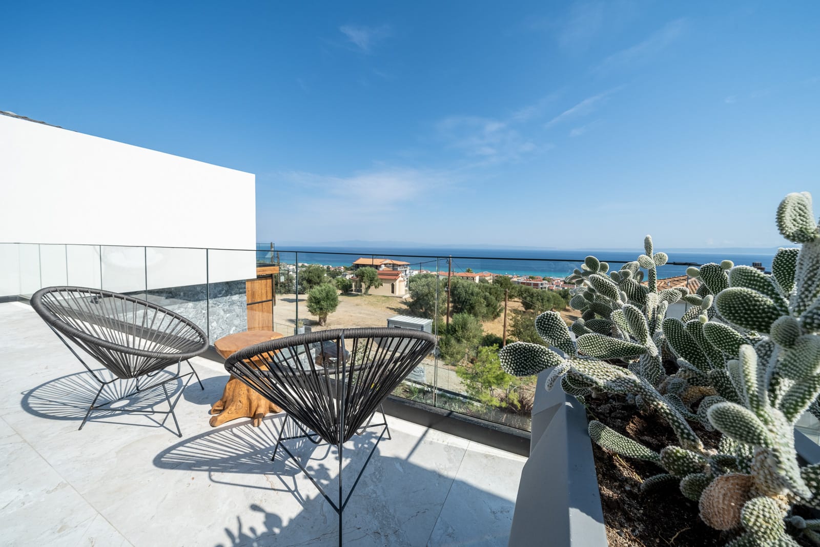 Tiara Holidays - Alicanto Luxury Villas - balcony