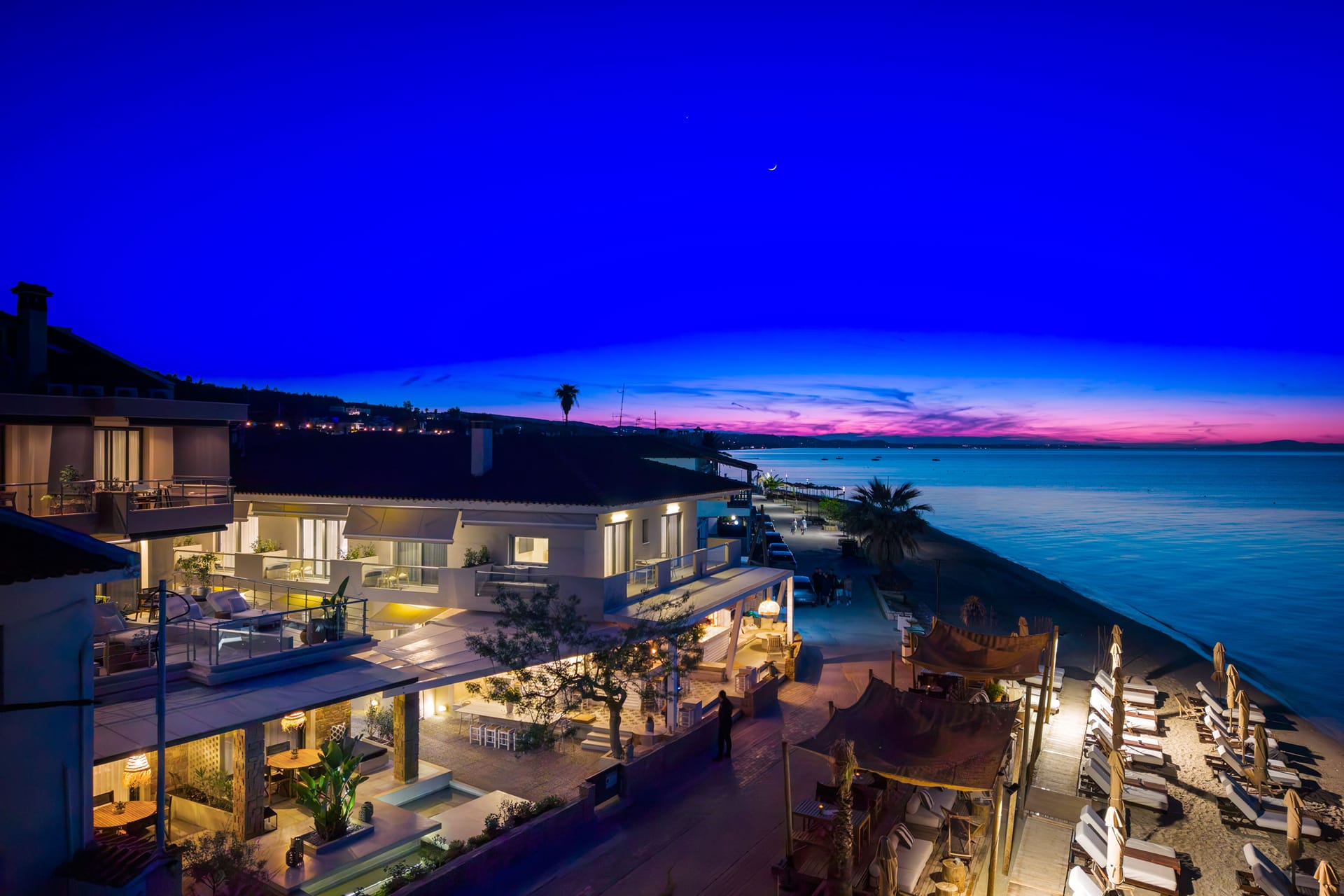 Adriana Beach noću