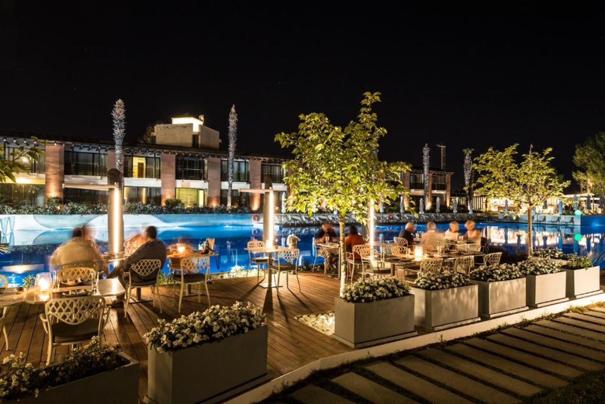 Hotel Nikopolis bar.jpg