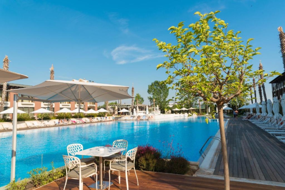 Hotel Nikopolis izgled bazena.jpg