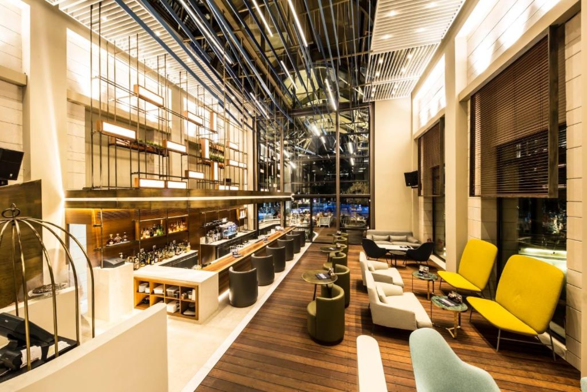 Hotel Nikopolis lobi bar.jpg
