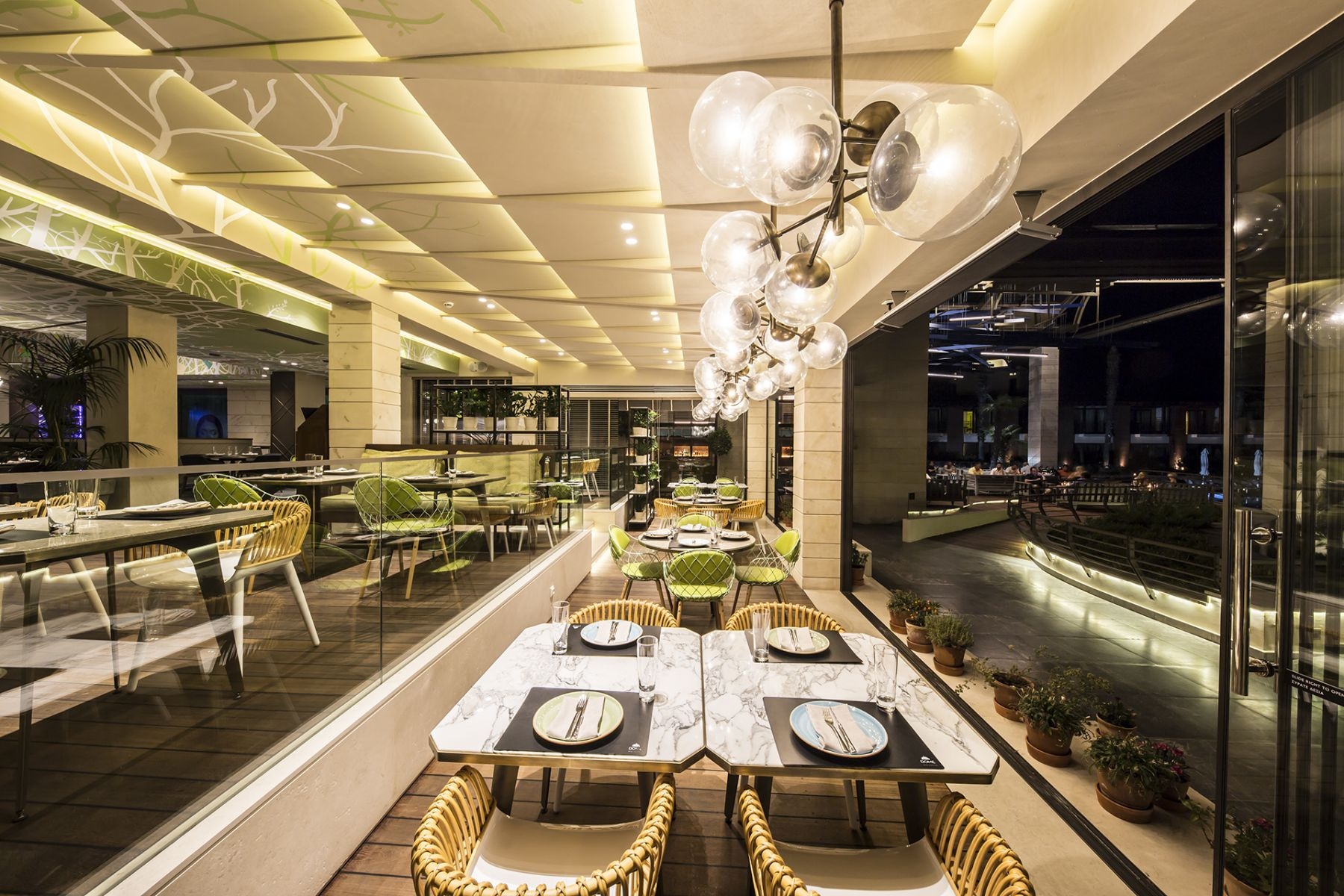 Hotel Nikopolis restoran.jpg