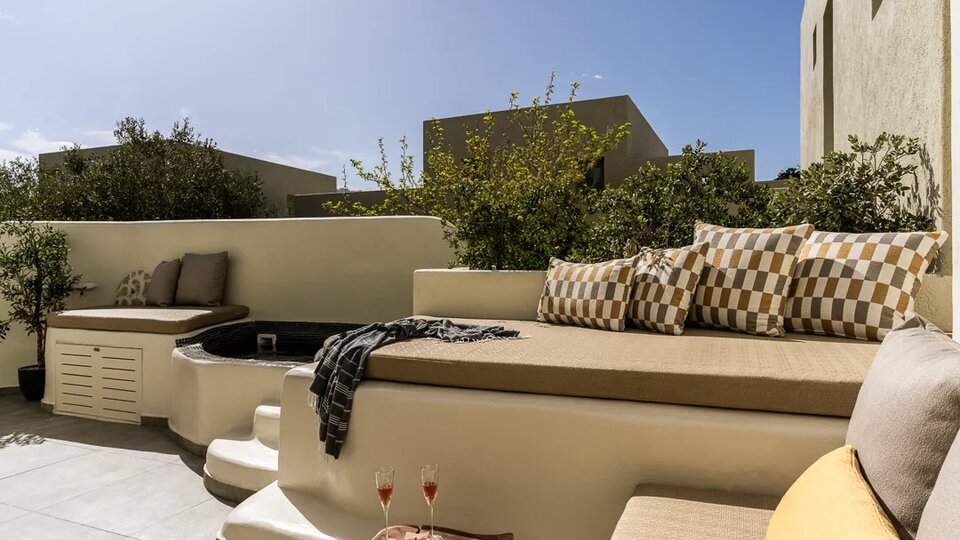 Aeon Suites Santorini terasa