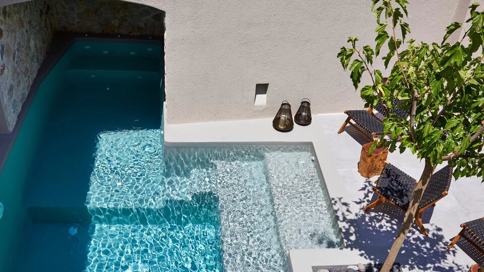 Aeon Suites Santorini bazen