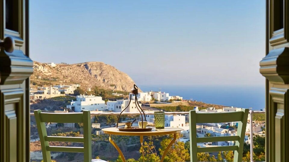 Aeon Suites Santorini pogled sa terase