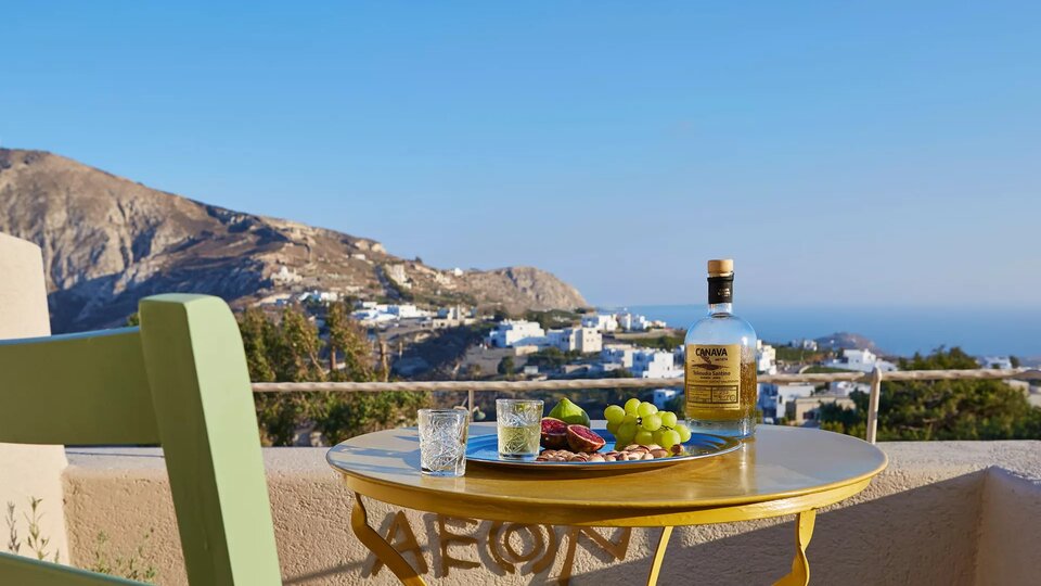 Aeon Suites Santorini pogled sa terase