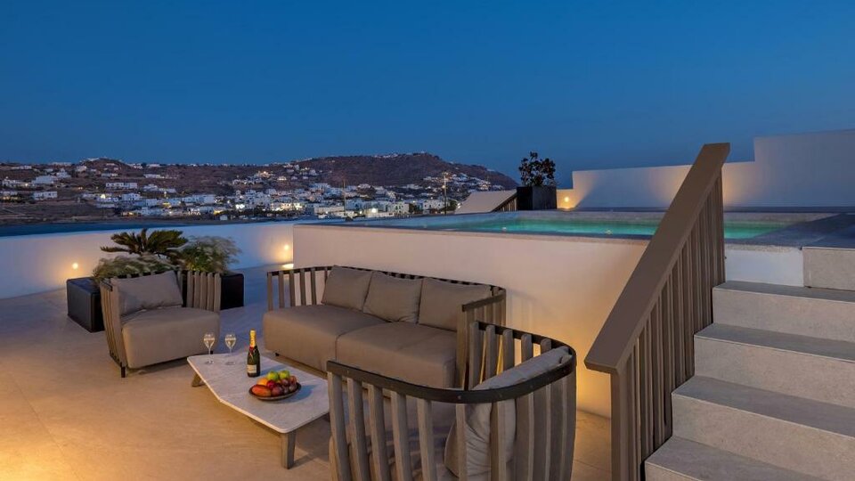 Aeonic Suites and Spa privatna terasa