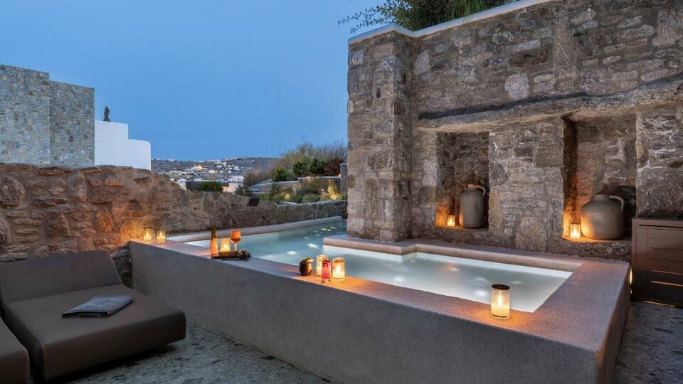 Aeonic Suites and Spa bazen