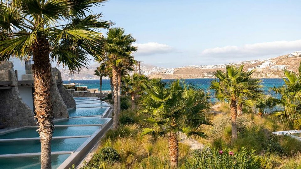 Aeonic Suites and Spa hotel