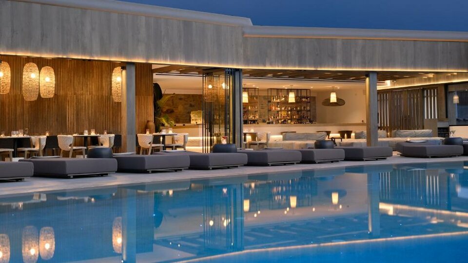 Aeonic Suites and Spa bar