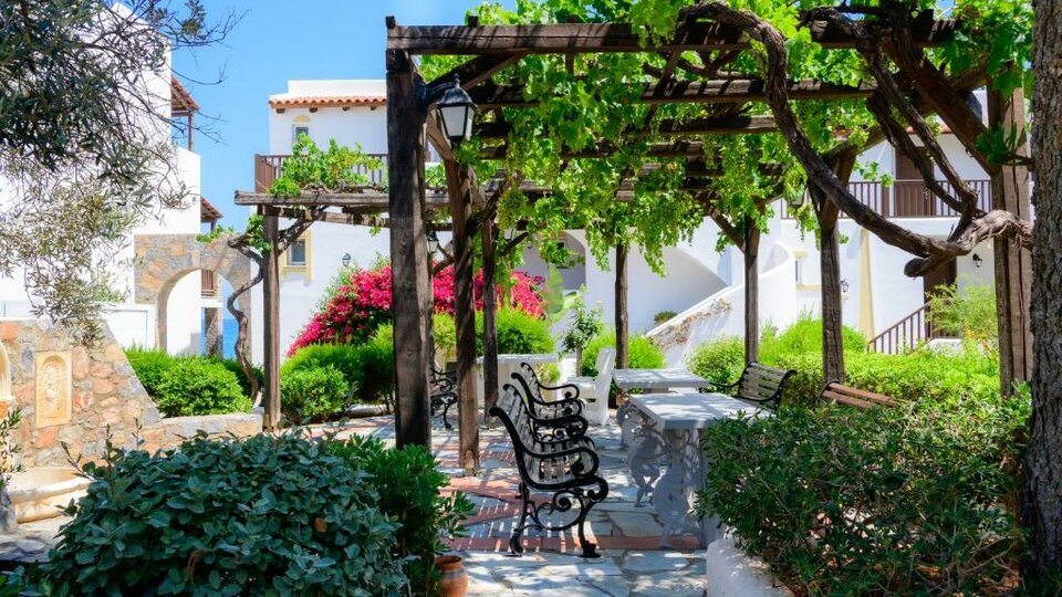 Alexander Beach Hotel&Village Resort dvorisšte