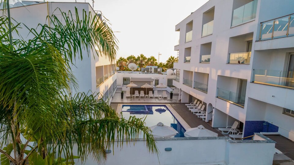 Milea hotel bazen